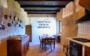 Kuchyň nebo kuchyňský kout v ubytování La Rocca - Palazzo Pallotti