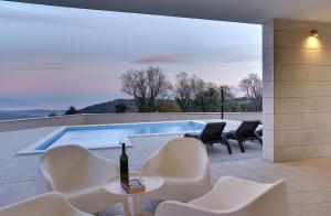 Bazén v ubytovaní Holiday Home Casa Histria alebo v jeho blízkosti