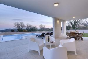 Bazén v ubytovaní Holiday Home Casa Histria alebo v jeho blízkosti