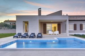 Bazén v ubytovaní Holiday Home Casa Histria alebo v jeho blízkosti