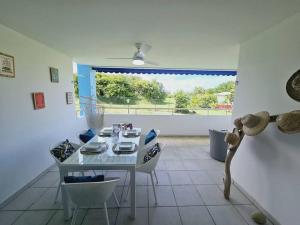 Posezení v ubytování L'Oasis de Désert Ste Luce à 200m de la plage avec parking privé