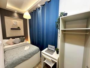 Postel nebo postele na pokoji v ubytování Horizon View Partition Room in Barsha Heights Near Metro