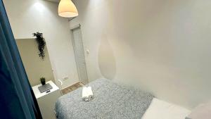 Postel nebo postele na pokoji v ubytování Horizon View Partition Room in Barsha Heights Near Metro