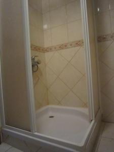 Ένα μπάνιο στο Residencial Mira-Sol +33 φωτογραφίες