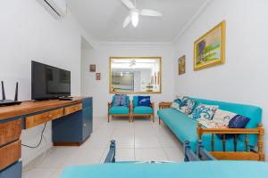 Μια τηλεόραση ή/και κέντρο ψυχαγωγίας στο Santorini Home Club | 250m da praia central | Piçarras