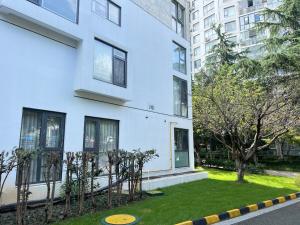 Το κτήριο όπου στεγάζεται  το διαμέρισμα