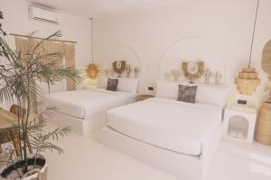 Bohemian Jogja Villas with Private Pool客房内的一张或多张床位