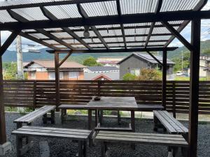 A balcony or terrace at 富士晴 Guest House