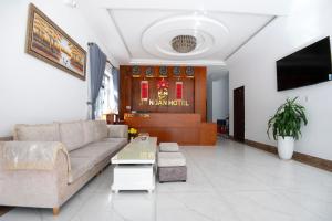 TV a/nebo společenská místnost v ubytování Kim Ngân II hotel + 18 fotografií