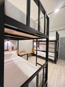 Postel nebo postele na pokoji v ubytování Bedter Hotel Phang Nga