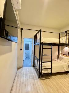Bedter Hotel Phang Nga客房内的一张或多张床位
