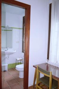 Koupelna v ubytování Hostal Fondevila