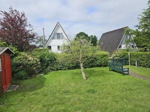 Ein Garten an der Unterkunft Ferienhaus 196 in Fedderwardersiel