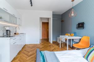 a kitchen and a living room with a table at Cool Room in Grudziądz