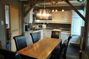 Kuchyň nebo kuchyňský kout v ubytování Le Presbytère