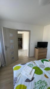 Postel nebo postele na pokoji v ubytování Dům nad Jezerem - apartmán III + 5 fotografií