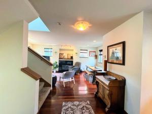 Fotografie z fotogalerie ubytování Townhouse West Seattle Abode! v destinaci Seattle