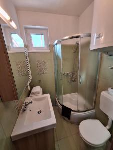 Koupelna v ubytování Erdőszéli Apartman