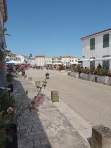 Το κτήριο όπου στεγάζεται  η παραθεριστική κατοικία