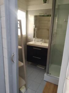 Ένα μπάνιο στο Maison 4 personnes Port La Flotte