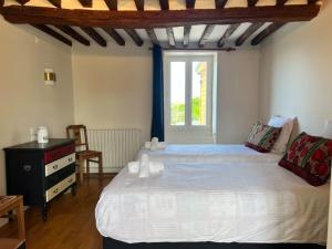 Postel nebo postele na pokoji v ubytování Maison normande, mer et campagne - gîte Cyrano