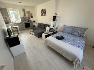 Ένα ή περισσότερα κρεβάτια σε δωμάτιο στο Beau Studio avec vue sur Mer et parking gratuit