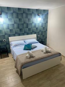 a bedroom with a bed with towels on it at La Petite Maison in Naples