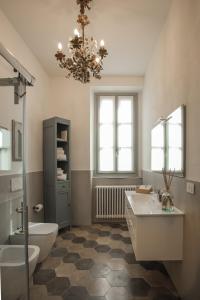 Koupelna v ubytování Palazzo Ratti Boutique Rooms + 137 fotografií
