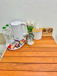 a counter with a coffee maker and other items on it at สบายดีห้องเช่า รายวัน รายเดือน in Sa Kaeo