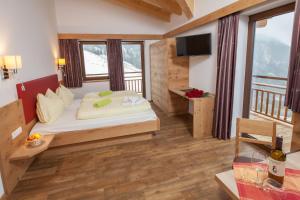 Postel nebo postele na pokoji v ubytování Berggasthof Hochzeigerhaus