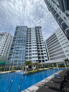 Bazén v ubytování Exec 1br for 6 person One Manchester Place with pool , P 350 beach pass PP nebo v jeho okolí