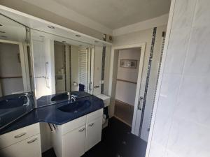 Koupelna v ubytování Schöne vollmöblierte Wohnungen in Kassel - Forstfeld + 3 fotografie