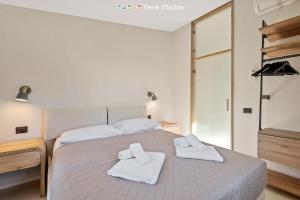 a bedroom with a bed with towels on it at Il Frantoio, Terre Marine in Corniglia +31 photos