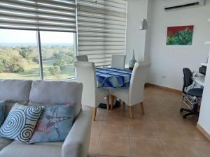 Posezení v ubytování Apt in Coronado Golf & Ocean view