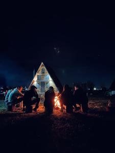 Oaspeți care stau la Cabana JagerBerg Rosenau
