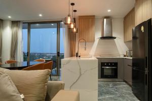 Kuchyň nebo kuchyňský kout v ubytování Elite Atoll Serviced Apartments Phuket