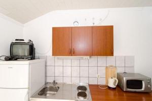 Η κουζίνα ή μικρή κουζίνα στο Apartments Villa Nikol - Standard Two Bedroom Apartment with Sea View APT 1 +6 φωτογραφίες