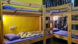 Postel nebo postele na pokoji v ubytování Hostel At Regalia Residence + 24 fotografií