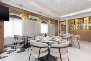 TV a/nebo společenská místnost v ubytování Ivy Lush Hotel + 20 fotografií