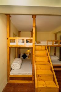 Postelja oz. postelje v sobi nastanitve Hotel Aashraya Home