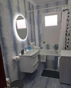 Kúpeľňa v ubytovaní Apartment in Razanj with terrace, air conditioning, WiFi, washing machine 3567-1
