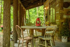 Κήπος έξω από το Antique Cabin