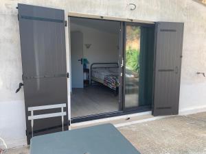 Fotografie z fotogalerie ubytování Chambre indépendante dans villa bord de mer v destinaci Vico