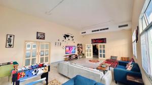 TV a/nebo společenská místnost v ubytování Lunar Beach Hostel