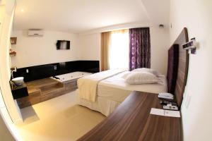 TV a/nebo společenská místnost v ubytování Hotel São Mateus