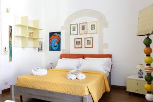 Postel nebo postele na pokoji v ubytování Camera con bagno privato vista mare Ortigia