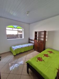a room with two beds and a window in it at Apartamento Confortável e Bem Localizado in Diamantina