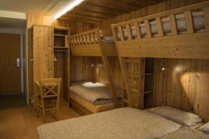 Postel nebo postele na pokoji v ubytování Alpine Classic Hotel