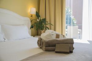 Postel nebo postele na pokoji v ubytování Admiral Hotel Villa Erme