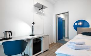Tempat tidur dalam kamar di Hotel Active Stadium